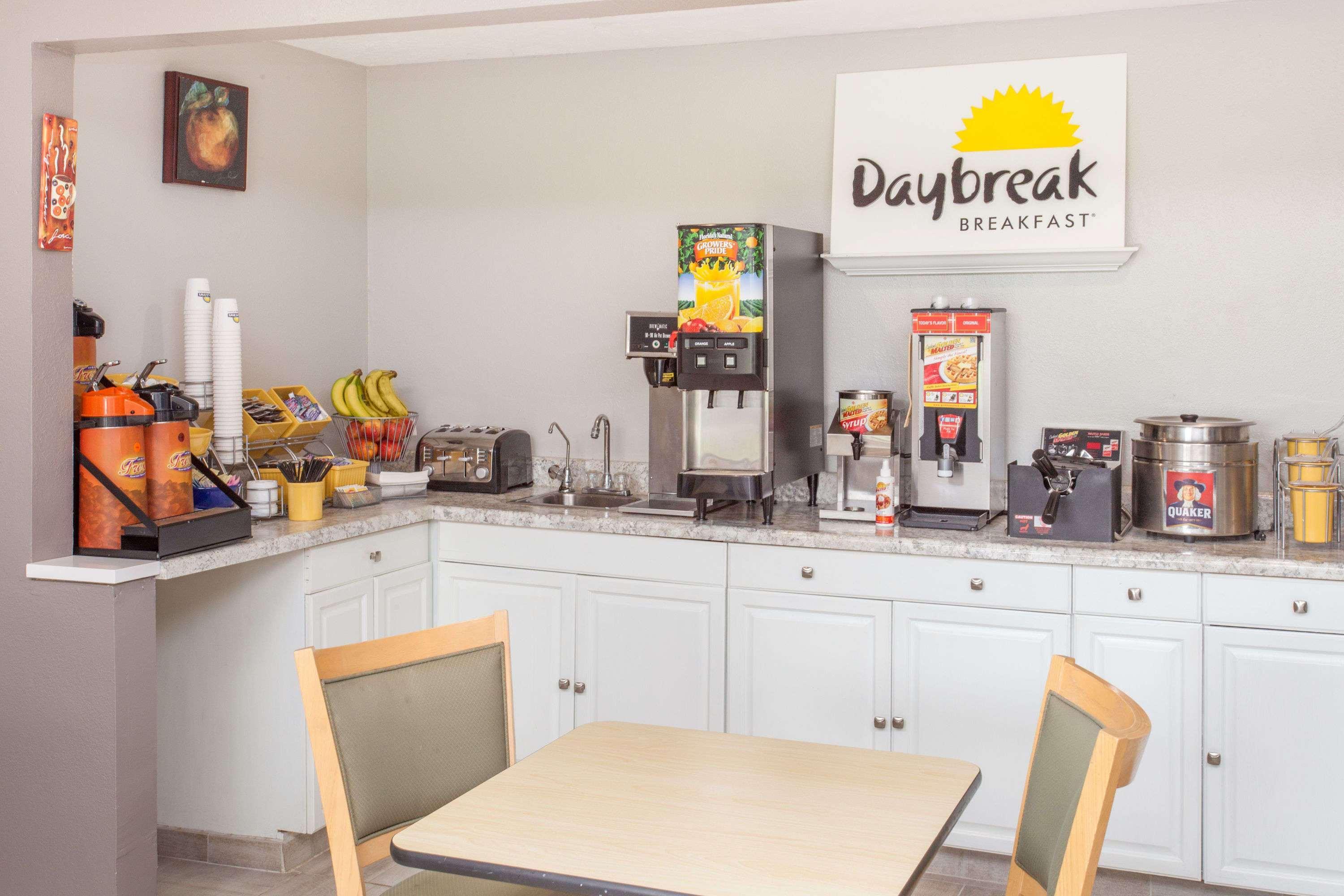 Days Inn By Wyndham Farmer City Buitenkant foto