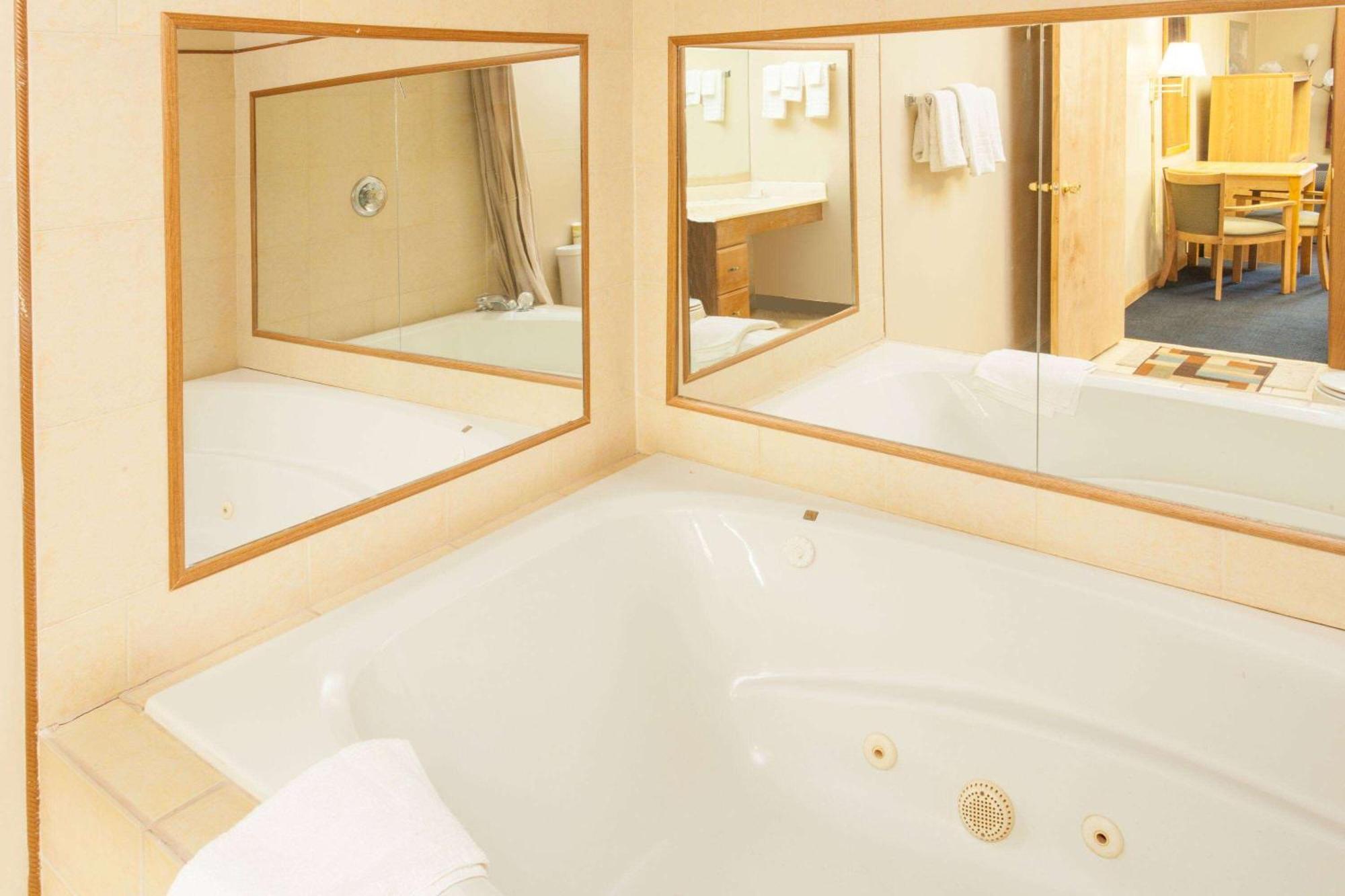 Days Inn By Wyndham Farmer City Buitenkant foto