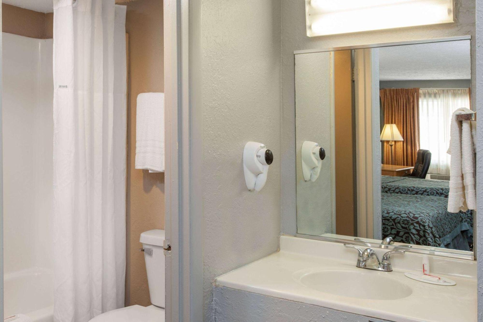 Days Inn By Wyndham Farmer City Buitenkant foto